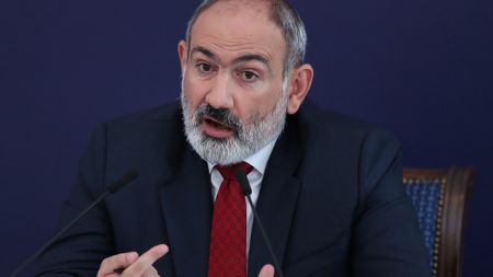 "Ermənistanda bir hökumət var" - Paşinyan Şahramanyanı hədələdi