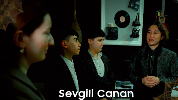 Yaponiyalı müğənni məcburi köçkün uşaqlarla birgə “Sevgili canan” oxuyub - VİDEO