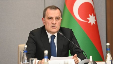 “Ermənistanın konstitusiyasında Azərbaycana qarşı ərazi iddiaları qalır” - Ceyhun Bayramov