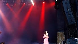 Lana Del Rey Rock en Seine konsertində: bu pərəstişkarlar açılışdan əvvəl girişin (quyu) qarşısında yatmışdılar