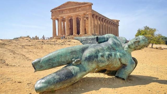 Siciliyada Agrigento mafiyanın imicini yaxşılaşdırmaq üçün onun təsviri olan suvenirləri qadağan edir