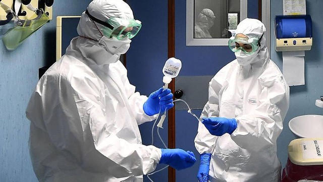 Covid-19 epidemiyası: peyvəndin qaytarılmasını gözləyərkən, virusa qarşı maneə jestləri davam edir