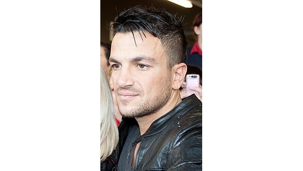 Peter Andre minlərlə funt-sterlinq kobud səhvə görə Bukingem sarayında qadağan edildiyinə inanır