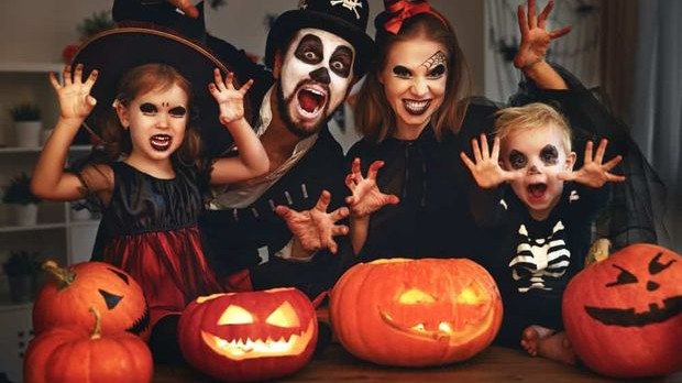 Halloween üçün uşaqlarınızla ləzzətli və qorxulu bir an üçün bişirmək üçün 5 əyləncəli resept təqdim edirik