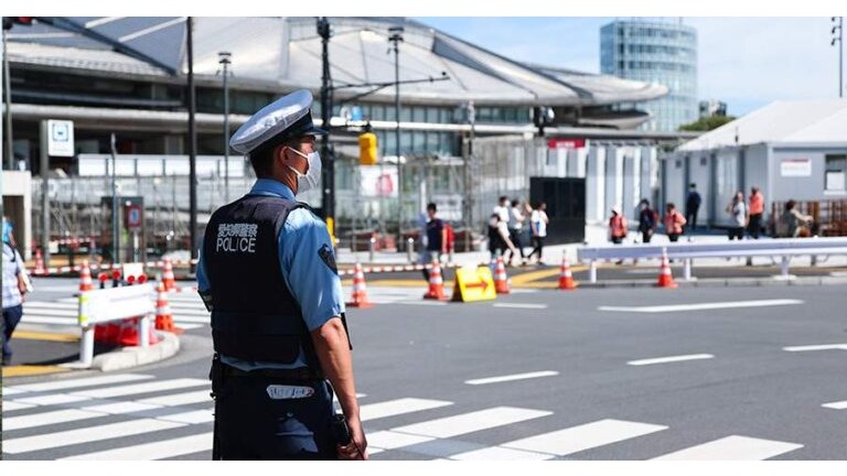 Yaponiyada polis uşaq bağçasında müəmmalı ayaqqabı oğrunun kimliyini aşkar edib