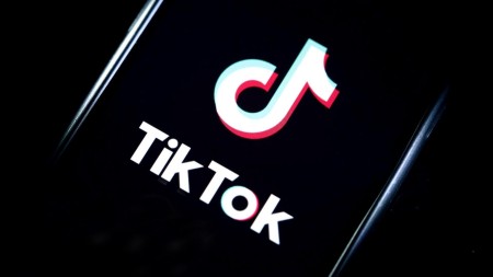 Bu TikTok trendi ilə qadınlar seksizmi və adi irqçiliyi pisləyirlər