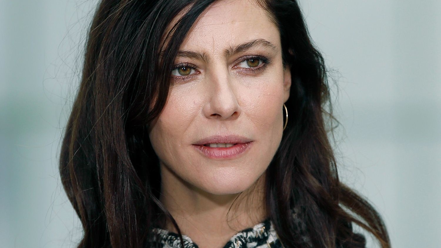 Anna Mouglalis, kastinq mərhələsindən kinoda dəhşətli şiddət inventarını təqdim edir