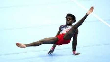 Amerikalı gimnast Frederik Riçard yarışda kişilərə tətbiq edilən dar mayodan imtina etmək istəyir