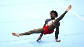 Amerikalı gimnast Frederik Riçard yarışda kişilərə tətbiq edilən dar mayodan imtina etmək istəyir