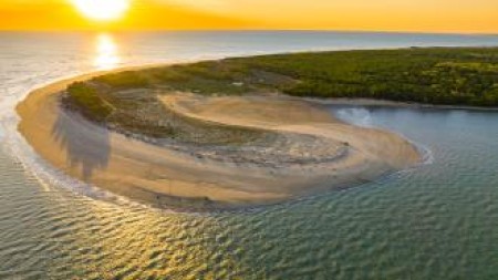 Oleron adasında bu təmizləyici qurğu dənizə axıdılması təhlükəsi yaradır