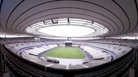 İyul Stade de Fransda satılan izdihamla oynayır, lakin daha çox pul qazanmağın bir yolunu tapdı