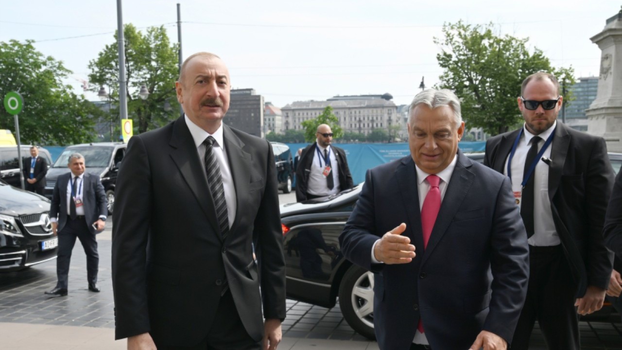 İlham Əliyev Budapeştdə TDT-nin qeyri-rəsmi iclasında - FOTOLAR