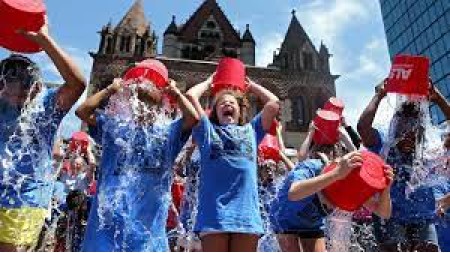 İce Bucket Challenge başqa bir səbəblə interneti daşqın etdikdən on bir il sonra geri qayıdır