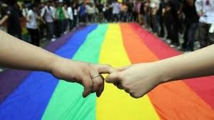 Homoseksual valideynlik: İtaliyada qanun indi tibbi yardımla doğulan uşağın hər iki anasını tanıyır