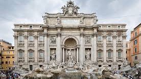 Roma: Turist elektrik skuterində qədim mərmər plitəni daşıyır