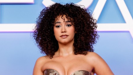 Léna Situations, özünü "qəbul edilmiş Mağrib versiyası" kimi təsvir etməklə başqa bir reallığı pisləyir