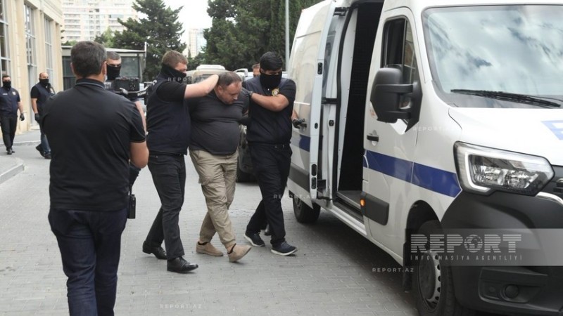 "Sputnik Azərbaycan"da saxlanılan iki nəfər binadan çıxarılıb - FOTOLAR