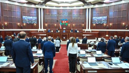 Deputatlar tətilə çıxdı