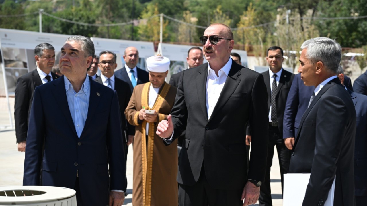 Prezident və Berdiməhəmmədov Yeni Şuşa məscidindəki işlərlə tanış oldular - FOTOLAR
