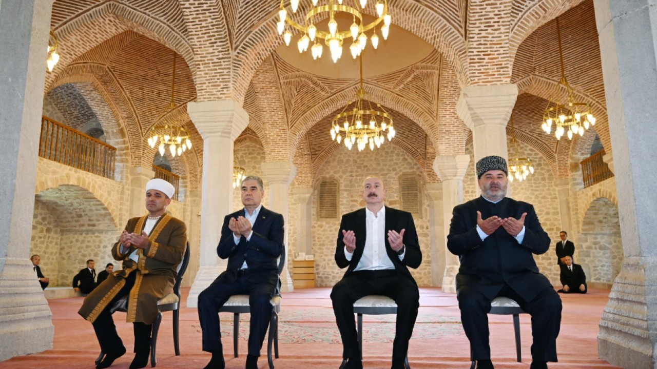 İlham Əliyev və Berdiməhəmmədov Yuxarı Gövhər Ağa məscidini ziyarət etdilər - FOTOLAR