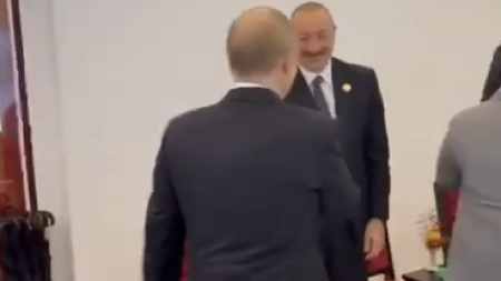 Putin İlham Əliyevlə salamlaşdı - VİDEO