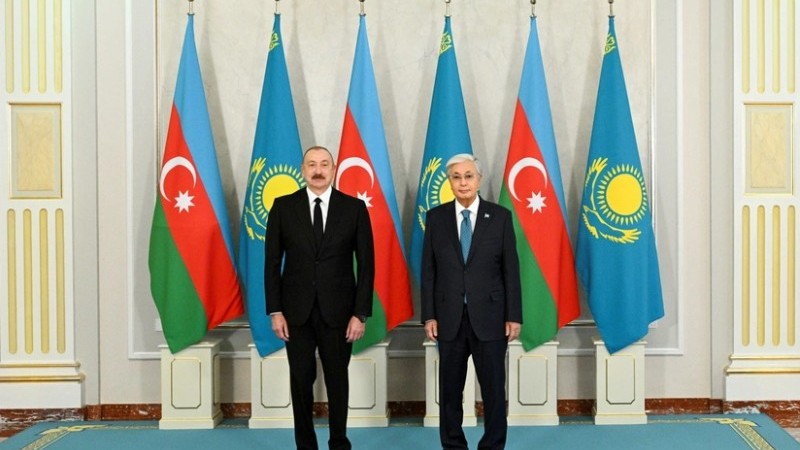 İlham Əliyev Tokayevi Azərbaycana səfərə dəvət etdi