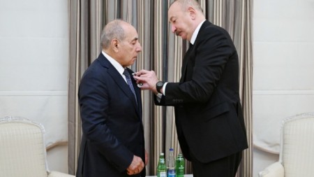 İlham Əliyev Yaqub Eyyubova “İstiqlal” ordenini təqdim etdi - FOTOLAR