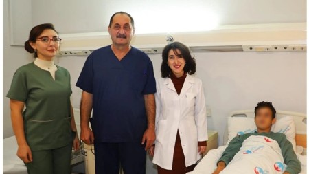 Bakıda 17 yaşlı yeniyetmənin bağırsağından taxta çıxarılıb