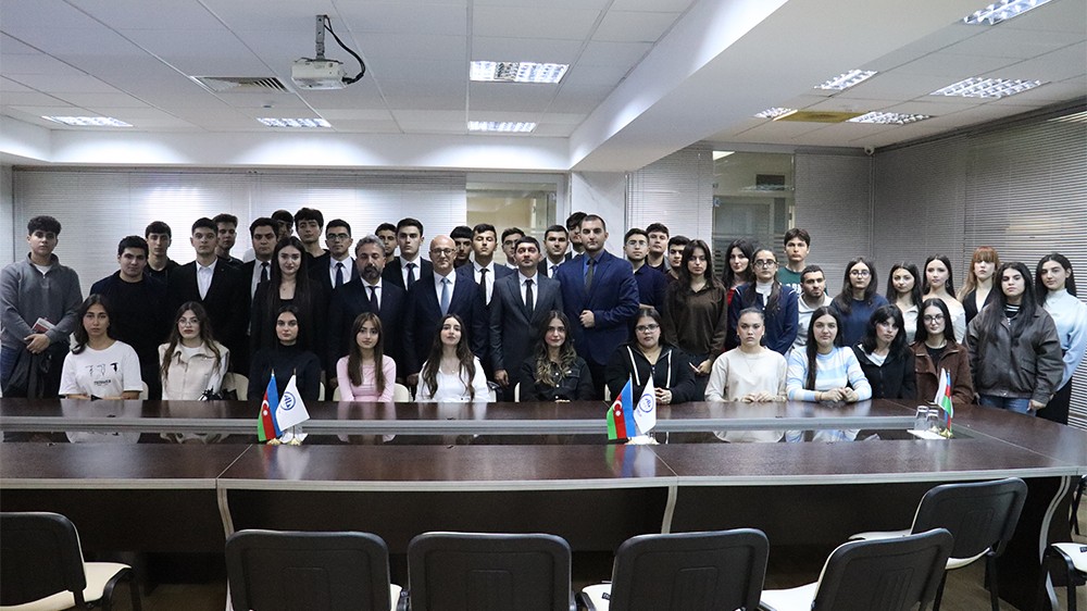 Diasporla İş üzrə Dövlət Komitəsinin şöbə müdiri Azərbaycan Universitetinin tələbələri ilə görüşüb