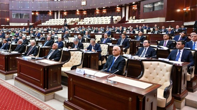 Sabah Əli Əsədov və nazirlər Milli Məclisə gəlir - Büdcə müzakirə olunacaq