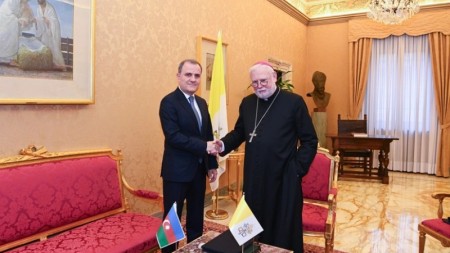 Ceyhun Bayramov Vatikanın arxiyepiskopu ilə görüşüb