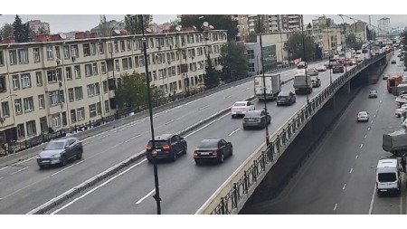 Bakının 17 yolunda tıxac var - SİYAHI