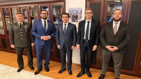 Hikmət Hacıyev NATO-nun Cənubi Qafqazdakı Ofisinin rəhbəri ilə görüşdü