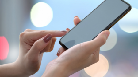 Ölkəyə telefon gətirənlərin nəzərinə: 100 manat rüsum alınacaq