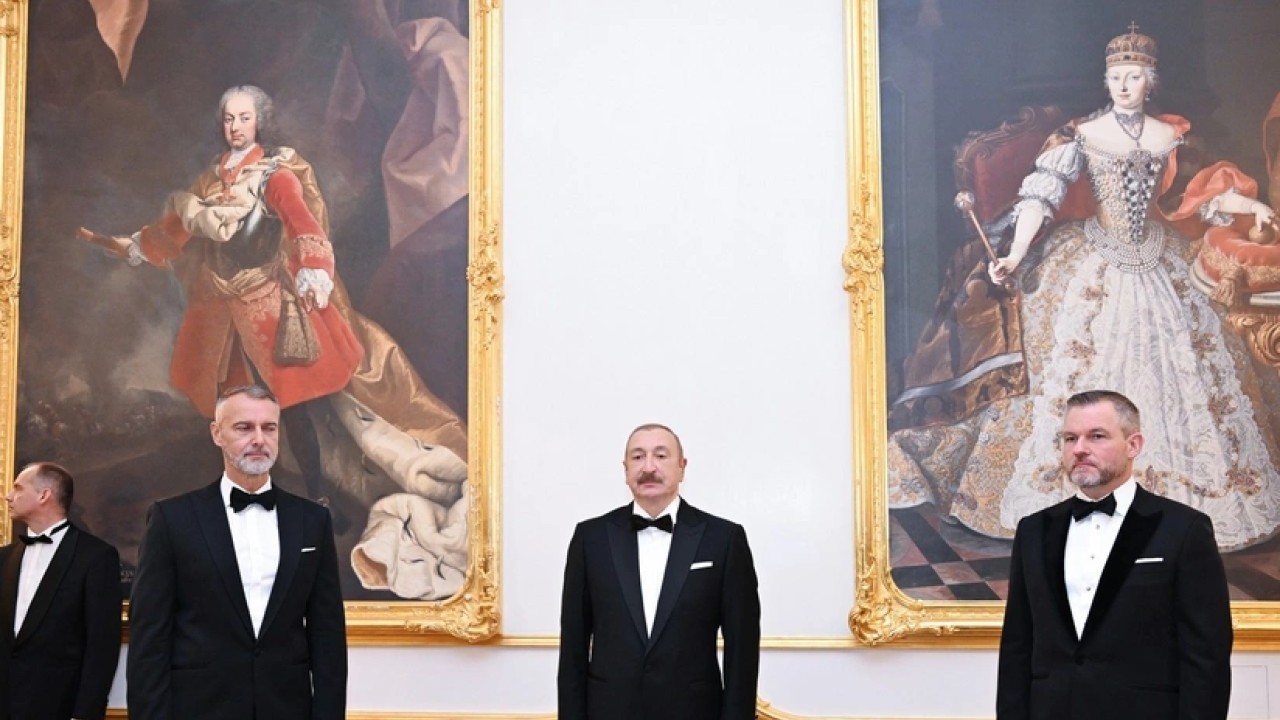 Bratislavada İlham Əliyevin şərəfinə rəsmi ziyafət verildi - FOTOLAR