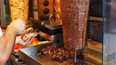 Gəncə məktəbliləri dönərdən zəhərləndi