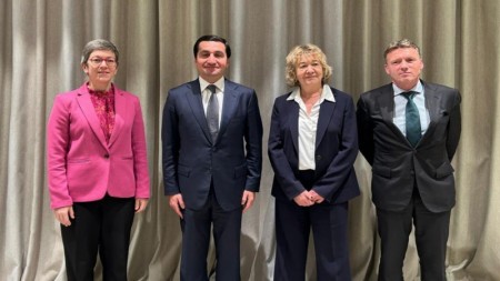 Hikmət Hacıyev Benilüks ölkələri XİN-lərinin siyasi direktorları ilə görüşdü