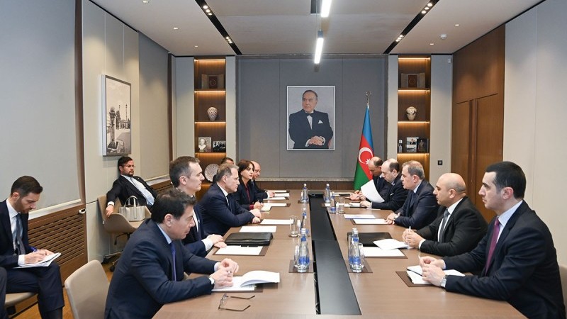 Ceyhun Bayramov İtaliya xarici işlər nazirinin müavini ilə görüşüb