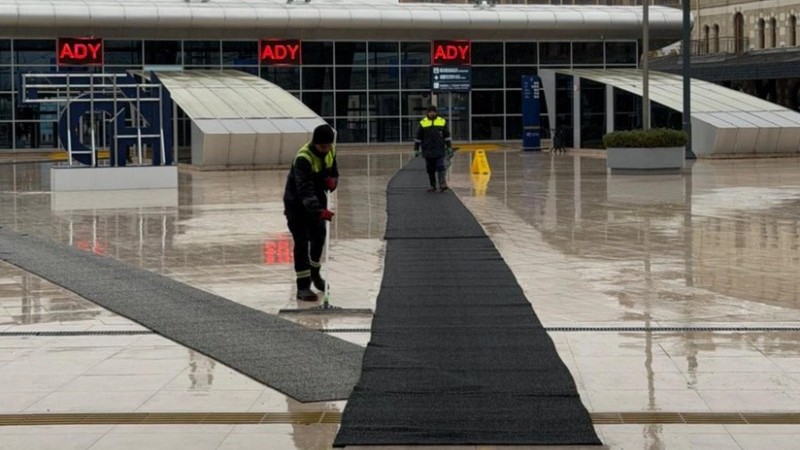 Qarlı hava qatarların hərəkətinə təsir edib?