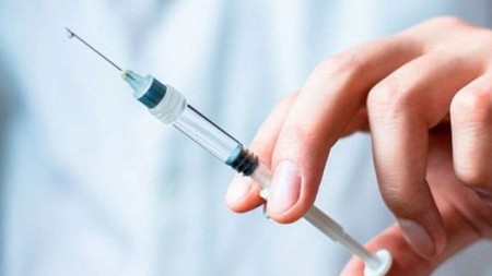 Kişi ailə üzvünün vurduğu iynədən şoka düşərək öldü