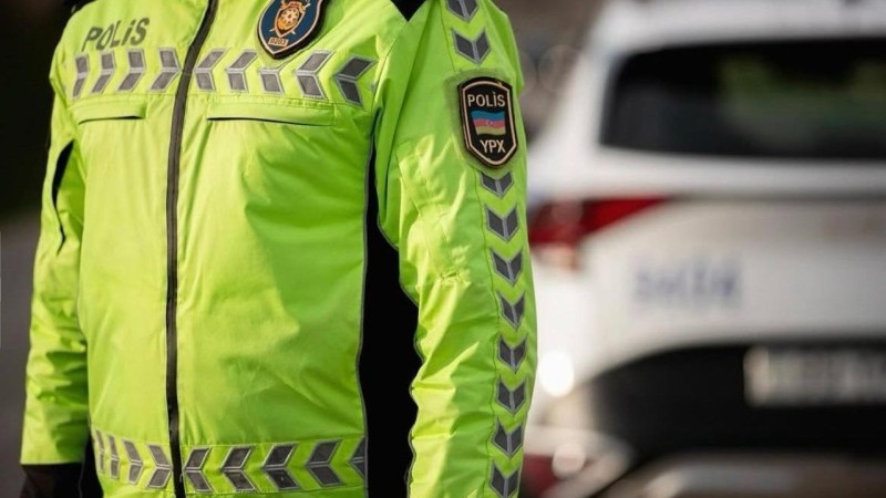 Telefondan istifadə edən sürücü saxlanıldı - VİDEO