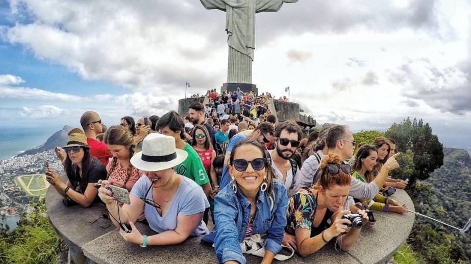 “Daqqamlanmış Ərazi”: Turistlər Niyə Rio-de-Janeyronun “tez-tez damğalanmış əraziləri” turizm bumu yaşayır və yoxsul məhəllələrə pul yatırır