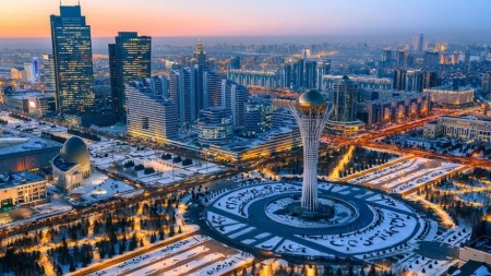 Qazaxıstan beş marşrut boyunca xizək yamaclarını və İle-Alatau dağ silsiləsinin dərələrini vahid, davamlı pistlər, liftlər və cığırlar şəbəkəsinə birləşdirir