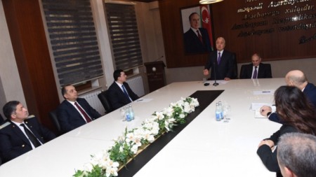 Zeynal Nağdəliyev Tahir Budaqovu kollektivə təqdim etdi