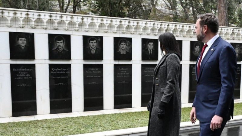 ABŞ səfirliyi: Vensin Şəhidlər Xiyabanını ziyarət etməsi hörmətin ifadəsidir