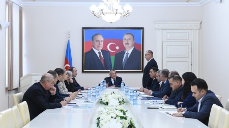 Rövşən Rzayev İctimai Şuranın iclasını keçirdi - Bu məsələlər müzakirə edildi