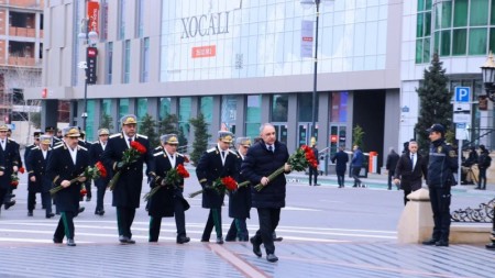 Prokurorluq əməkdaşları Xocalı soyqırımı abidəsini ziyarət etdi - FOTOLAR