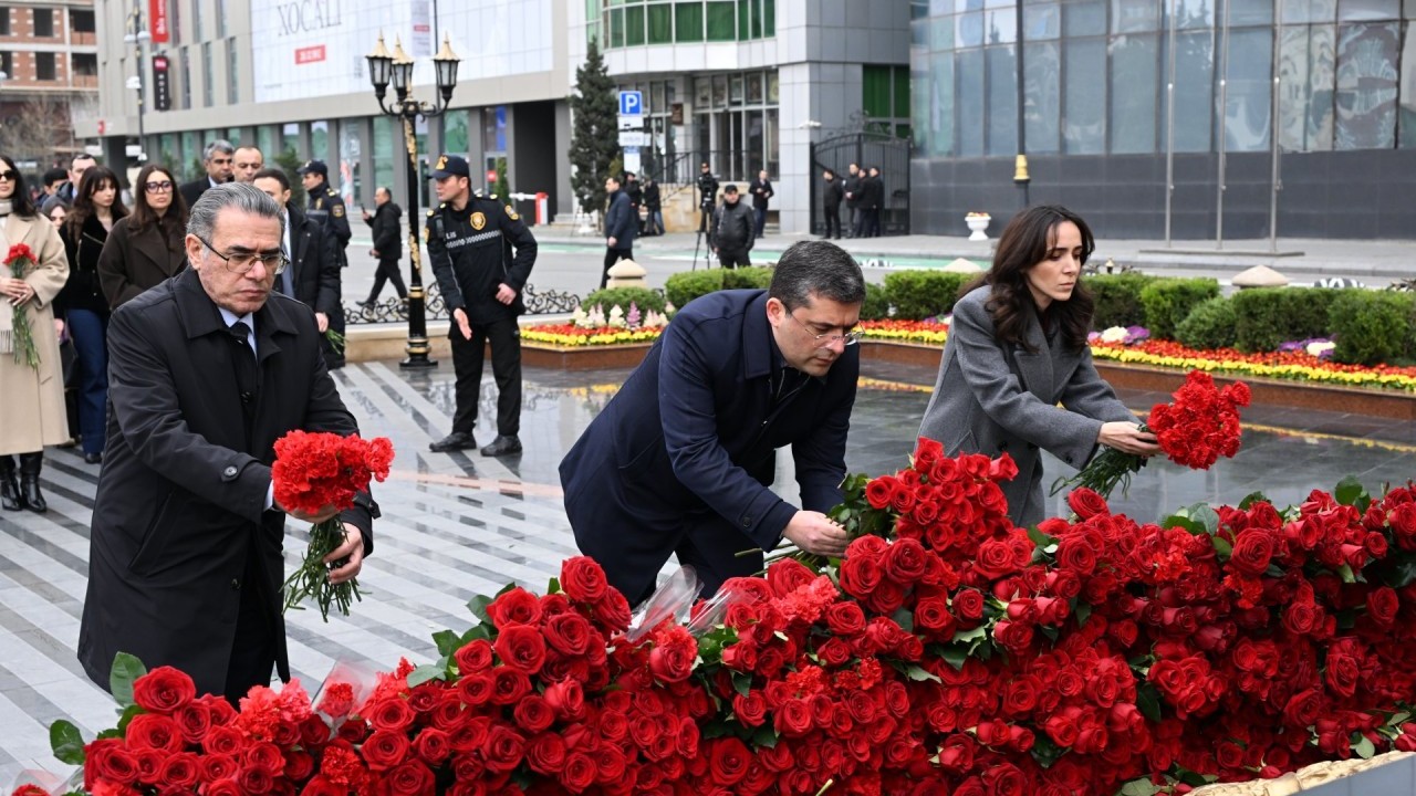 MEDİA-nın kollektivi "Ana harayı" abidəsini ziyarət etdi - FOTOLAR
