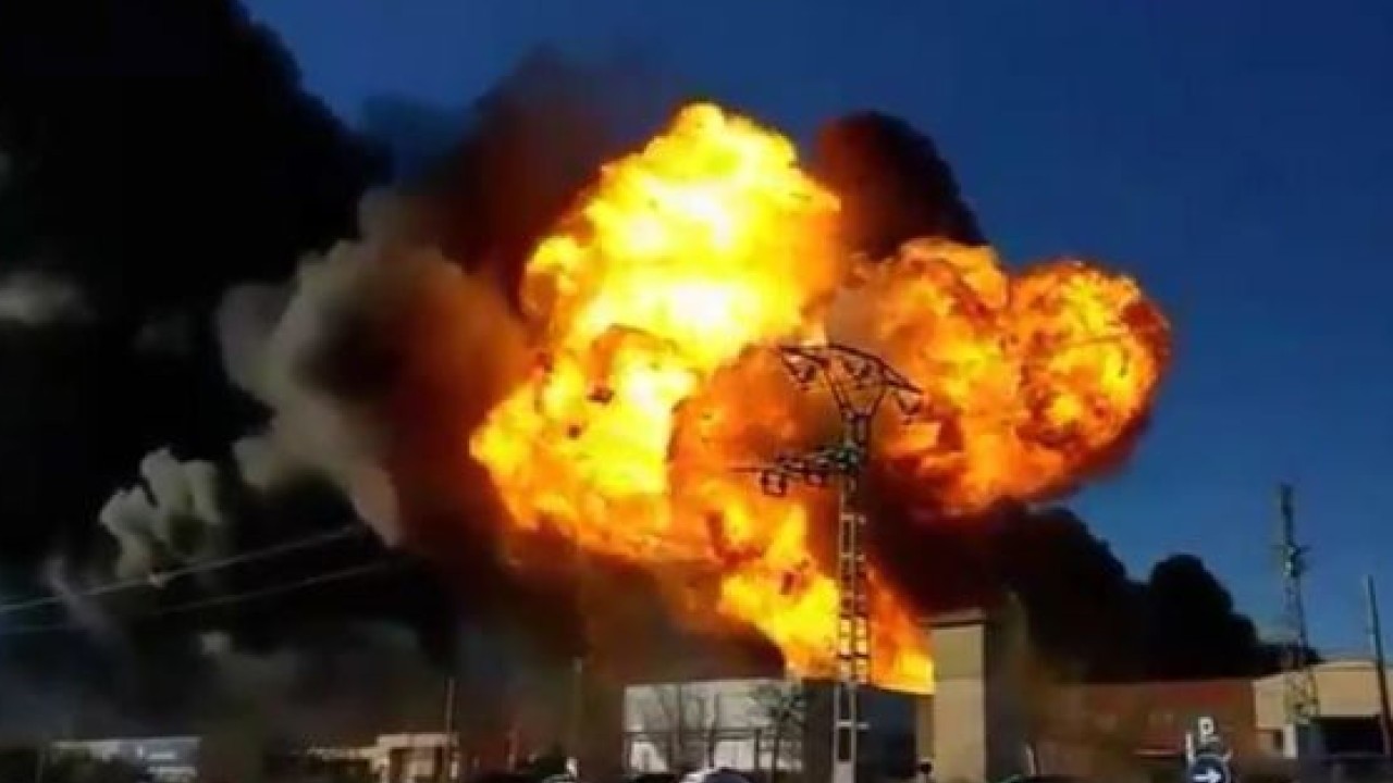 Sumqayıtda poladəritmə sexində partlayış - Fəhlələr xəsarət aldı