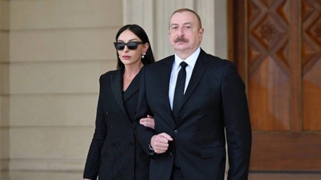 İlham Əliyev və birinci xanım Efiopiyanın Baş nazirini qarşıladı